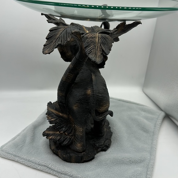 Table-Top Resin Elephant Replica with Palm Tree Holding up Clear Glass Disc Bowl - Picture 9 of 12